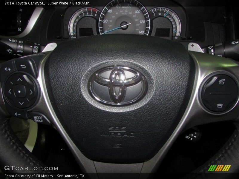 Super White / Black/Ash 2014 Toyota Camry SE