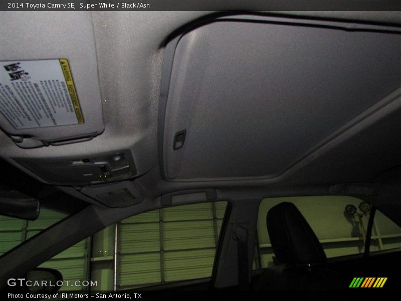 Super White / Black/Ash 2014 Toyota Camry SE