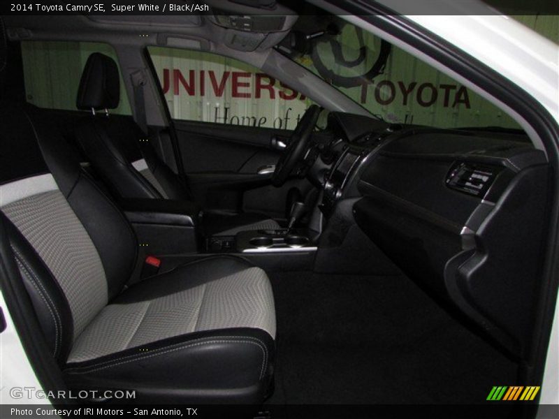 Super White / Black/Ash 2014 Toyota Camry SE