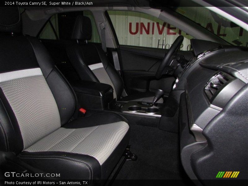 Super White / Black/Ash 2014 Toyota Camry SE
