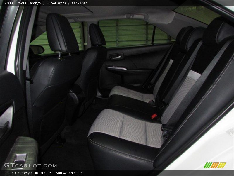 Super White / Black/Ash 2014 Toyota Camry SE