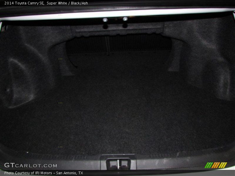 Super White / Black/Ash 2014 Toyota Camry SE