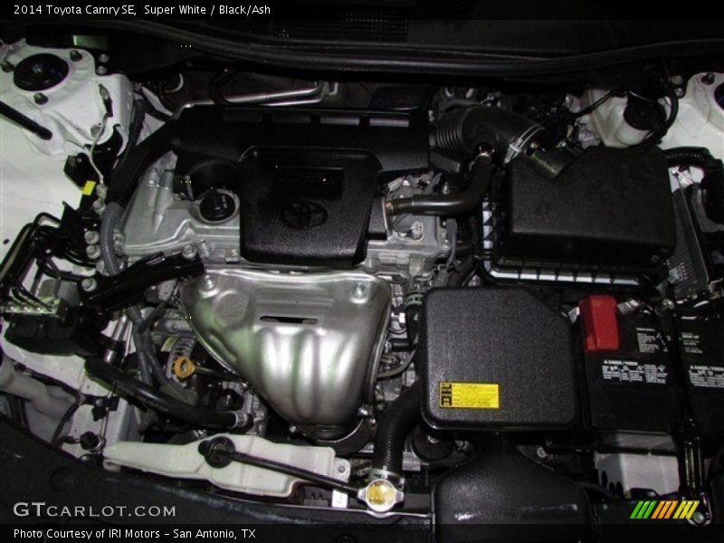 Super White / Black/Ash 2014 Toyota Camry SE