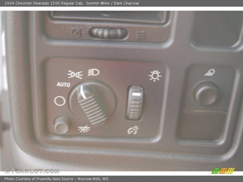 Summit White / Dark Charcoal 2004 Chevrolet Silverado 1500 Regular Cab