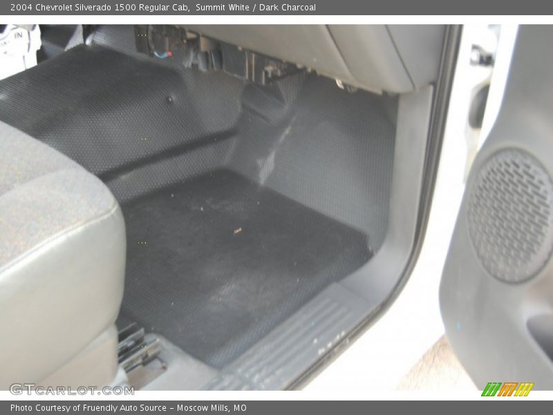 Summit White / Dark Charcoal 2004 Chevrolet Silverado 1500 Regular Cab