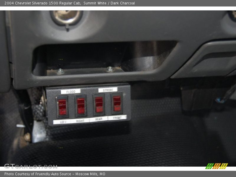 Summit White / Dark Charcoal 2004 Chevrolet Silverado 1500 Regular Cab