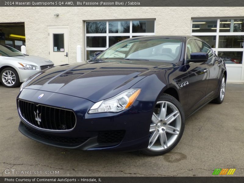 Front 3/4 View of 2014 Quattroporte S Q4 AWD