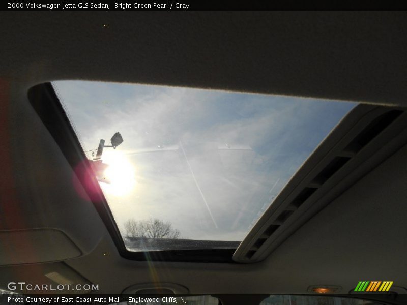 Bright Green Pearl / Gray 2000 Volkswagen Jetta GLS Sedan