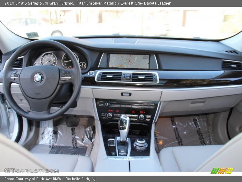 Dashboard of 2010 5 Series 550i Gran Turismo
