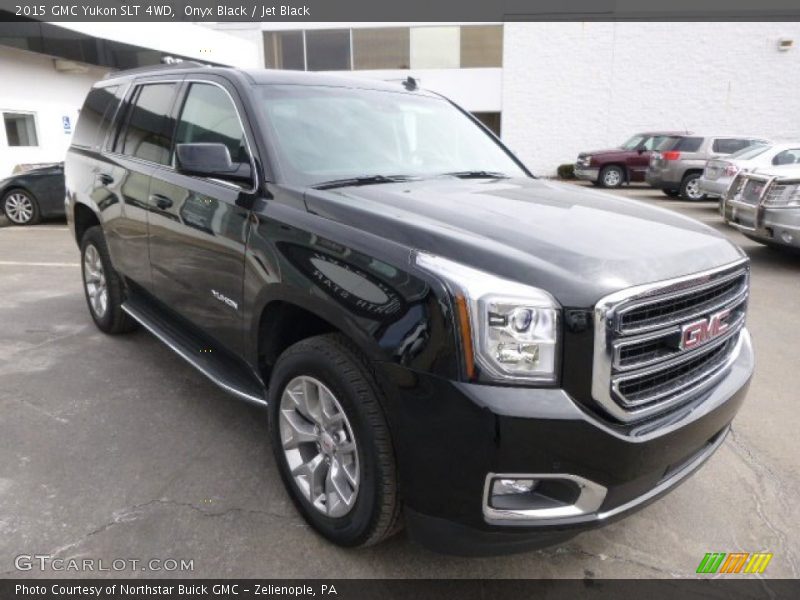 Front 3/4 View of 2015 Yukon SLT 4WD