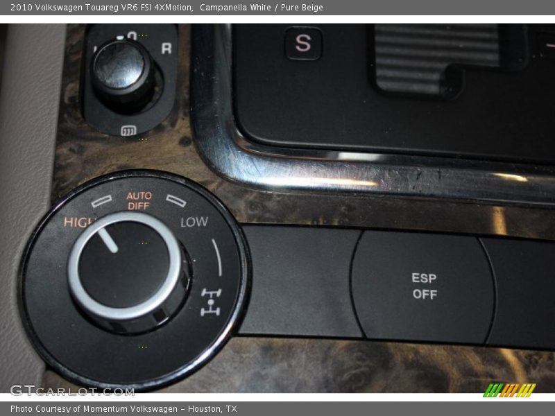 Campanella White / Pure Beige 2010 Volkswagen Touareg VR6 FSI 4XMotion