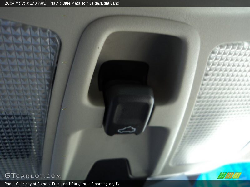 Nautic Blue Metallic / Beige/Light Sand 2004 Volvo XC70 AWD