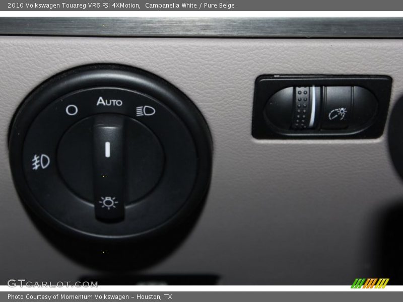 Campanella White / Pure Beige 2010 Volkswagen Touareg VR6 FSI 4XMotion