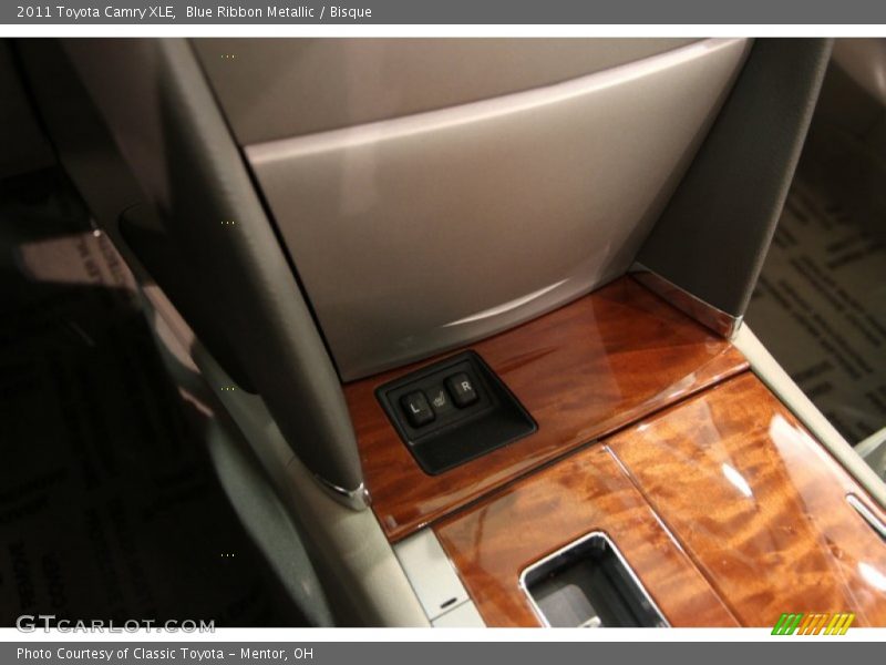 Blue Ribbon Metallic / Bisque 2011 Toyota Camry XLE