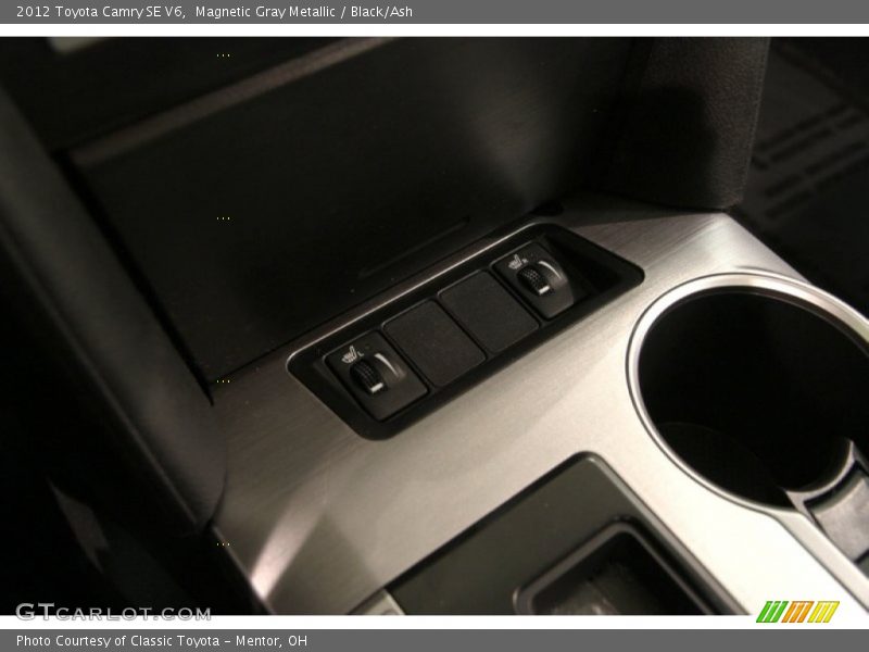 Magnetic Gray Metallic / Black/Ash 2012 Toyota Camry SE V6