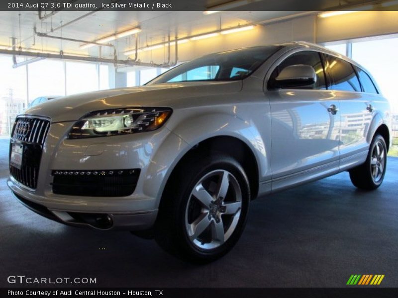 Front 3/4 View of 2014 Q7 3.0 TDI quattro
