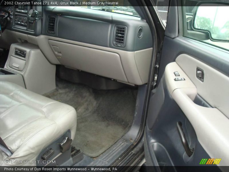 Onyx Black / Medium Gray/Neutral 2002 Chevrolet Tahoe Z71 4x4