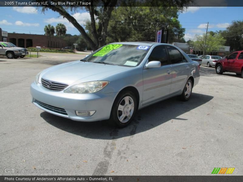 Front 3/4 View of 2005 Camry XLE