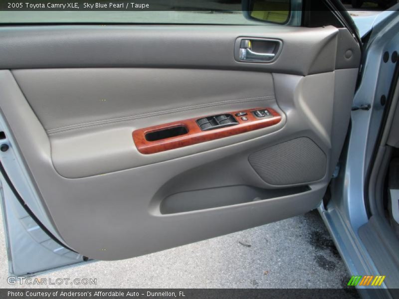 Sky Blue Pearl / Taupe 2005 Toyota Camry XLE