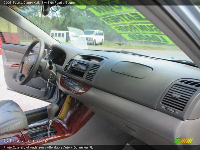 Sky Blue Pearl / Taupe 2005 Toyota Camry XLE