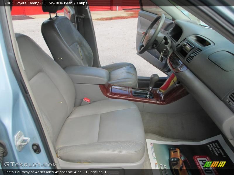 Sky Blue Pearl / Taupe 2005 Toyota Camry XLE