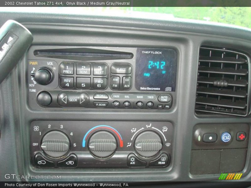 Onyx Black / Medium Gray/Neutral 2002 Chevrolet Tahoe Z71 4x4