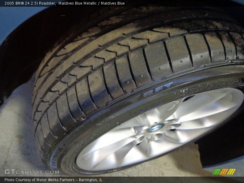Maldives Blue Metallic / Maldives Blue 2005 BMW Z4 2.5i Roadster
