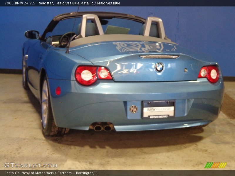 Maldives Blue Metallic / Maldives Blue 2005 BMW Z4 2.5i Roadster