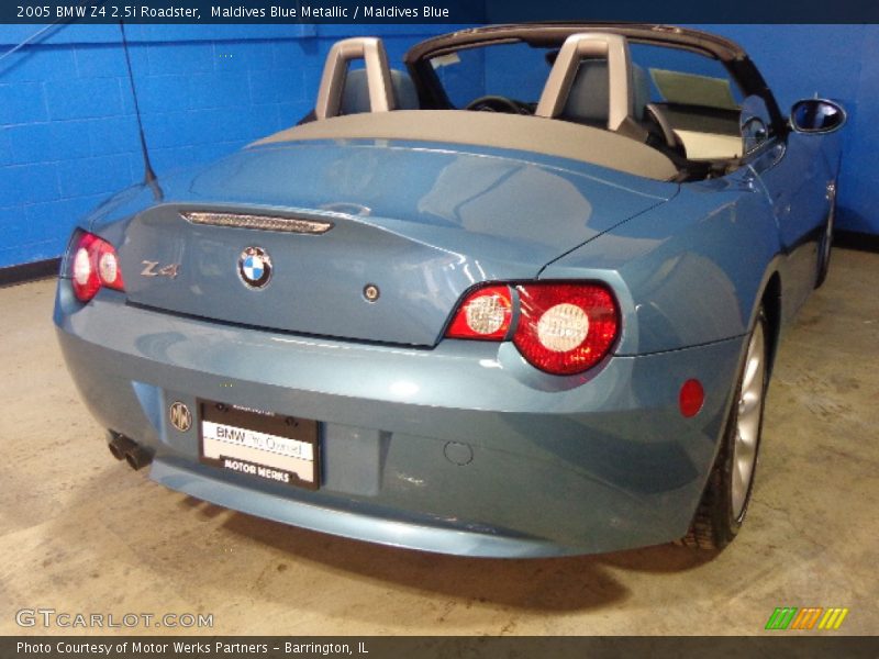 Maldives Blue Metallic / Maldives Blue 2005 BMW Z4 2.5i Roadster