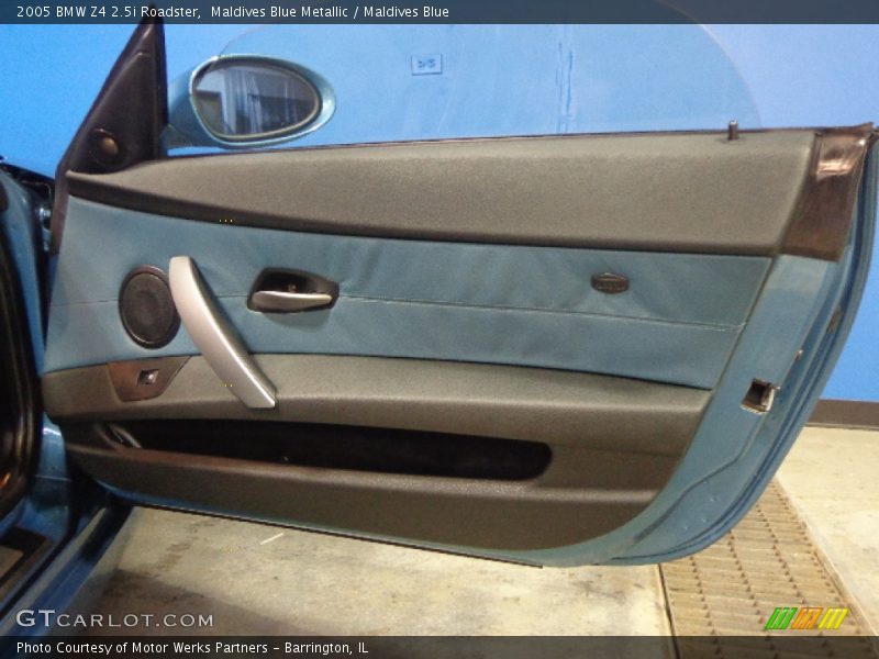 Maldives Blue Metallic / Maldives Blue 2005 BMW Z4 2.5i Roadster