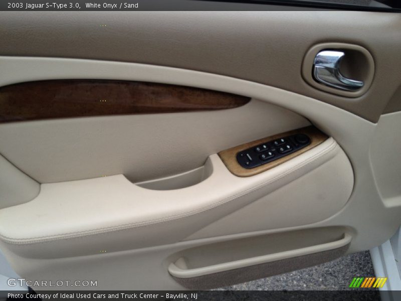 White Onyx / Sand 2003 Jaguar S-Type 3.0