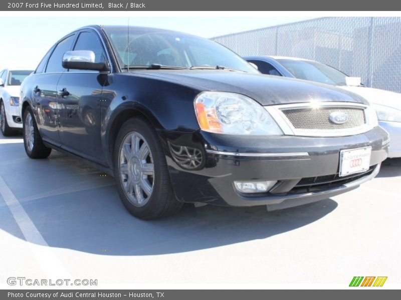 Front 3/4 View of 2007 Five Hundred Limited