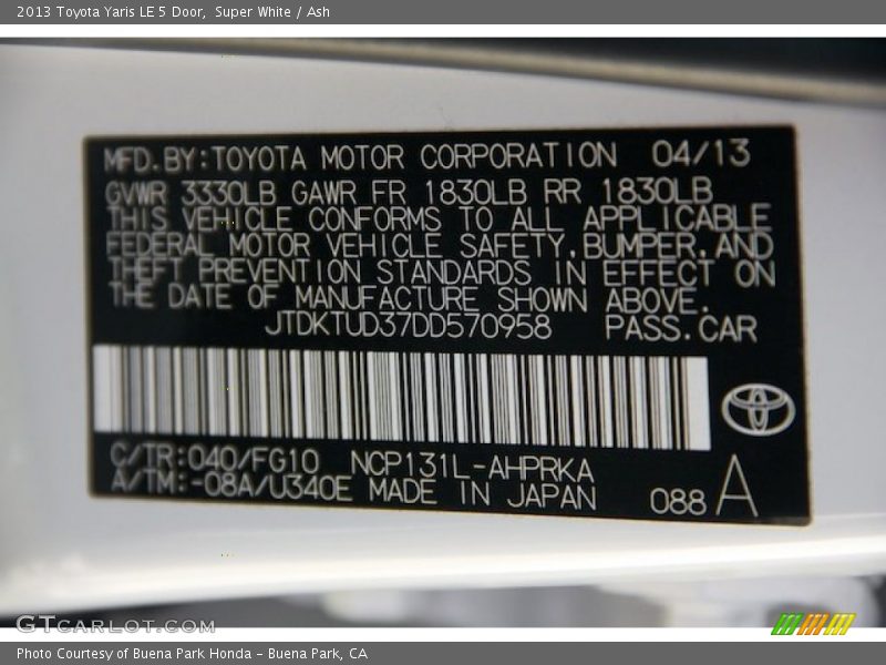 Super White / Ash 2013 Toyota Yaris LE 5 Door