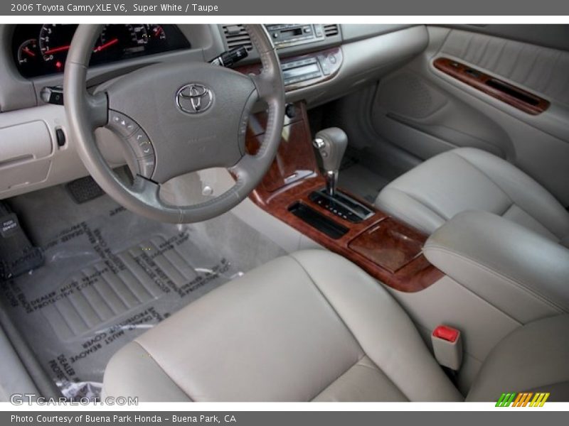 Super White / Taupe 2006 Toyota Camry XLE V6