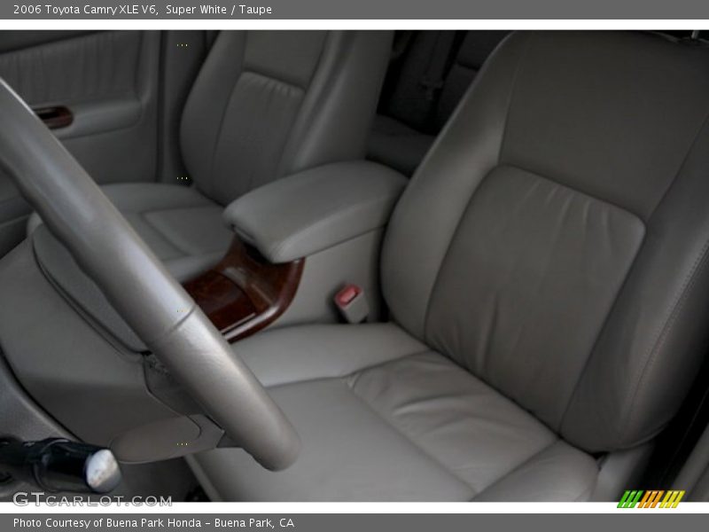 Super White / Taupe 2006 Toyota Camry XLE V6