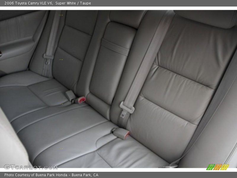 Super White / Taupe 2006 Toyota Camry XLE V6