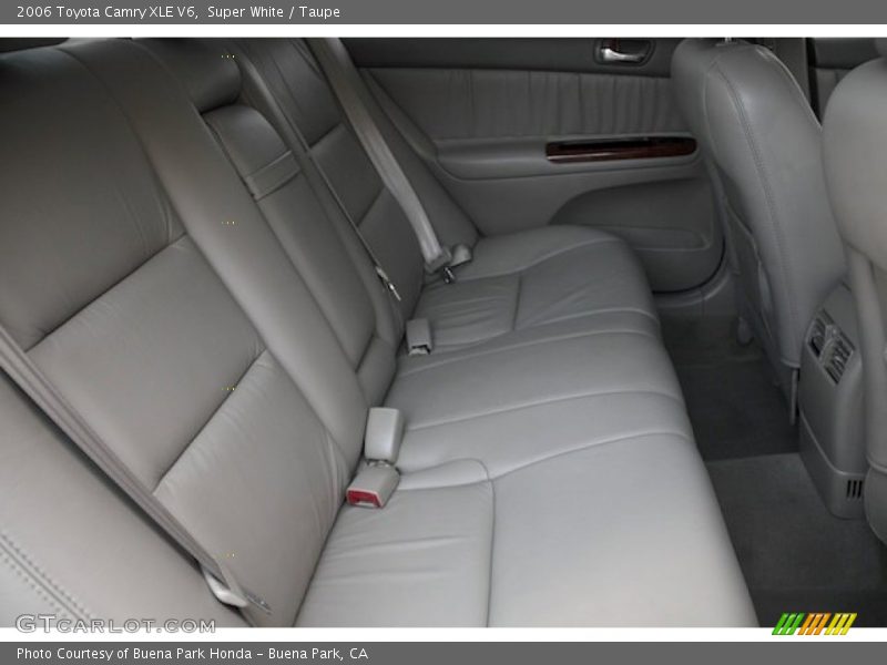 Super White / Taupe 2006 Toyota Camry XLE V6