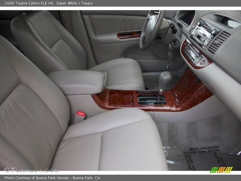 Super White / Taupe 2006 Toyota Camry XLE V6