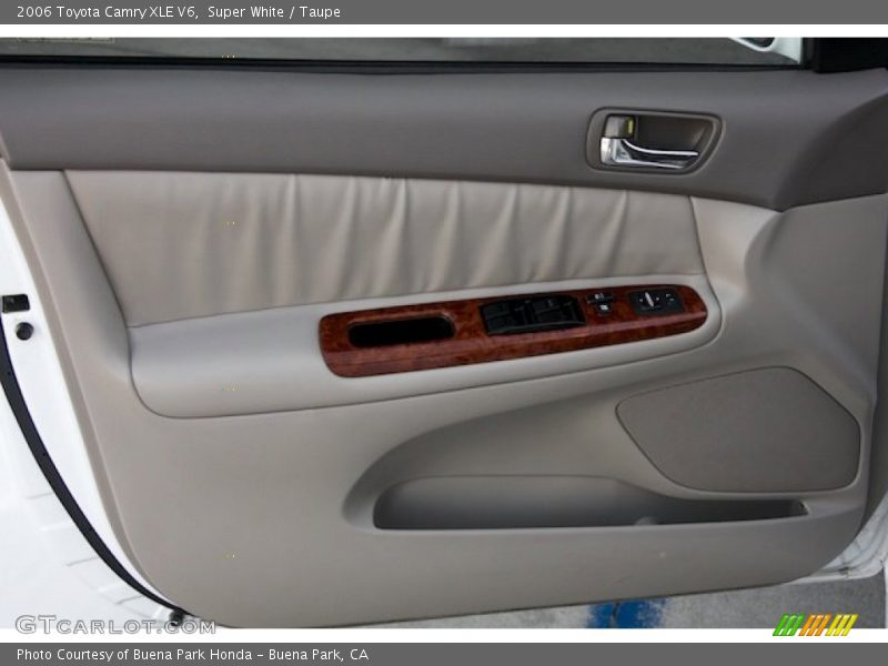 Super White / Taupe 2006 Toyota Camry XLE V6