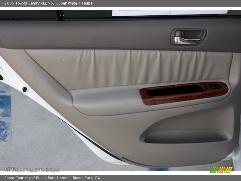 Super White / Taupe 2006 Toyota Camry XLE V6