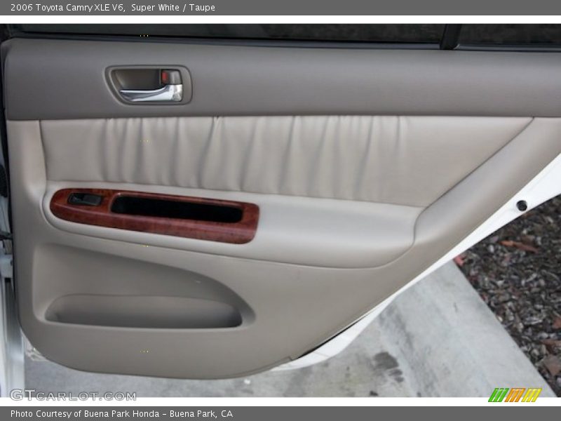 Super White / Taupe 2006 Toyota Camry XLE V6