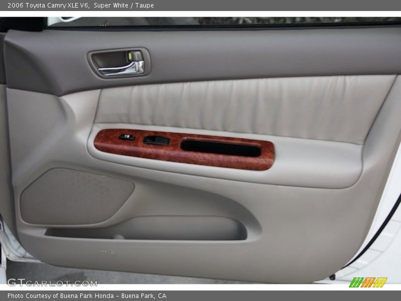 Super White / Taupe 2006 Toyota Camry XLE V6