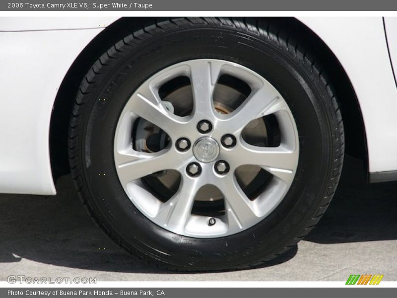Super White / Taupe 2006 Toyota Camry XLE V6