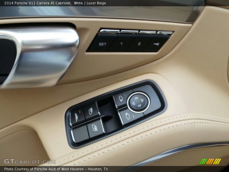 Controls of 2014 911 Carrera 4S Cabriolet