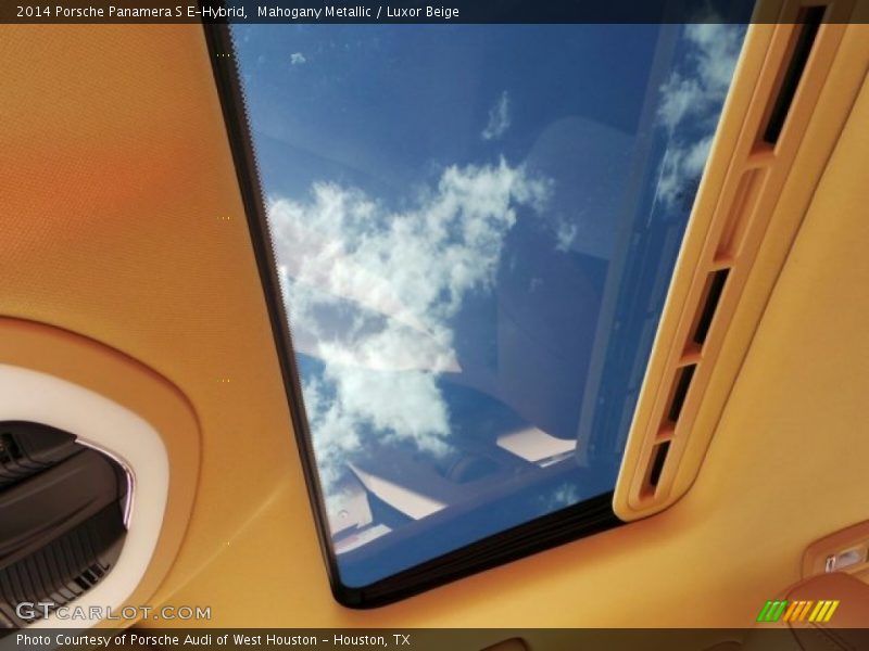 Sunroof of 2014 Panamera S E-Hybrid