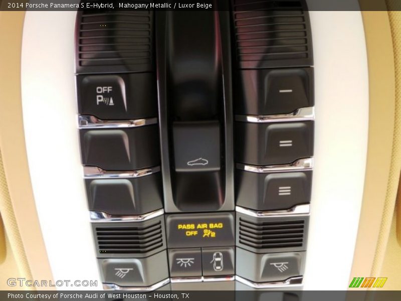 Controls of 2014 Panamera S E-Hybrid