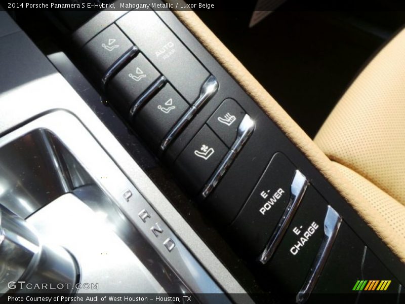 Controls of 2014 Panamera S E-Hybrid