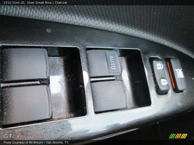 Silver Streak Mica / Charcoal 2010 Scion xD