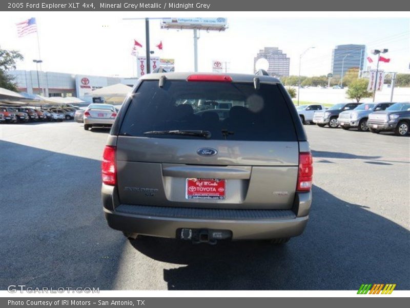 Mineral Grey Metallic / Midnight Grey 2005 Ford Explorer XLT 4x4