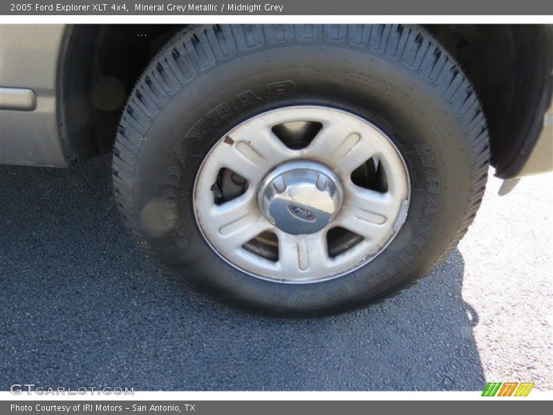 Mineral Grey Metallic / Midnight Grey 2005 Ford Explorer XLT 4x4
